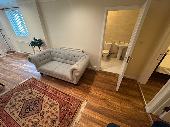 2 Bedroom Flat To Rent In Upper Tooting Road, London, SW17