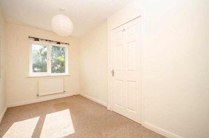 2 Bedroom Semi-Detached House For Sale In Unwin Close, Southampton, SO19