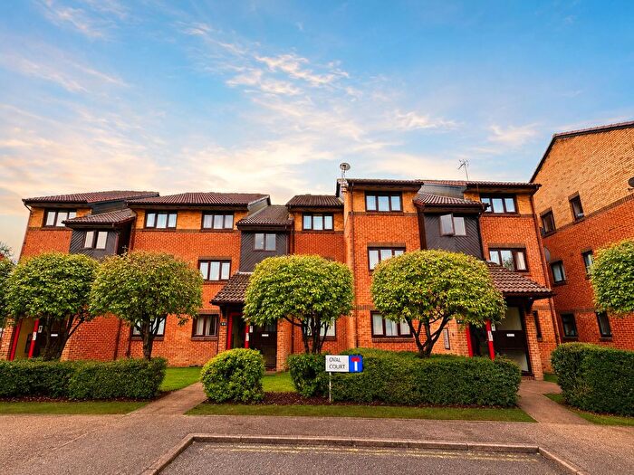 1 Bedroom Flat For Sale In Pavilion Way, Edgware, HA8