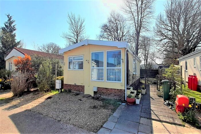 2 Bedroom Park Home For Sale In Oaktree Caravan Site, Allington Lane, West End, Southampton, SO30