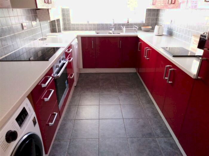 2 Bedroom Flat To Rent In Long Oaks Court, Sketty, Swansea, SA2