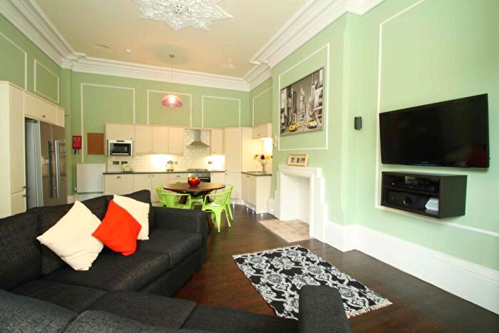 4 Bedroom Terraced House To Rent In Waverley Street, Nottingham, NG7