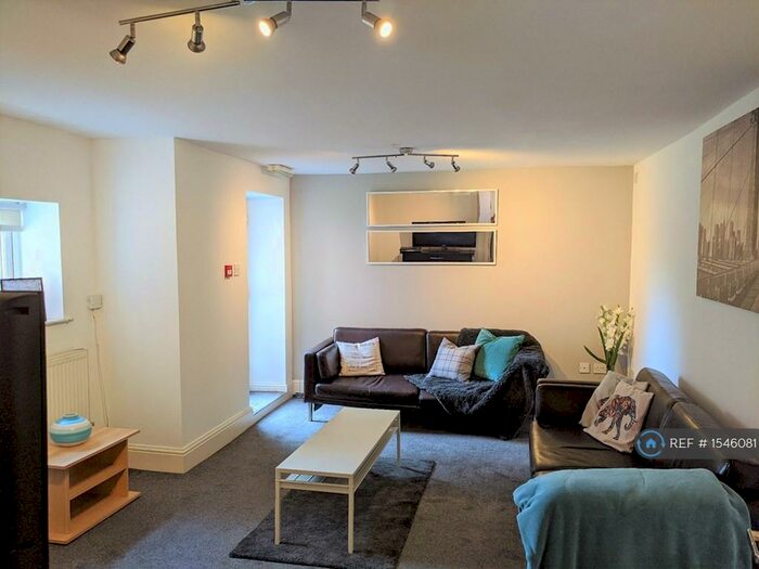 5 Bedroom Flat To Rent In Osbourne Road, Manchester, M19