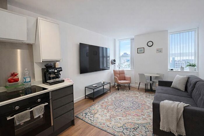 1 Bedroom Flat To Rent In Mercury Gardens, Romford, RM1