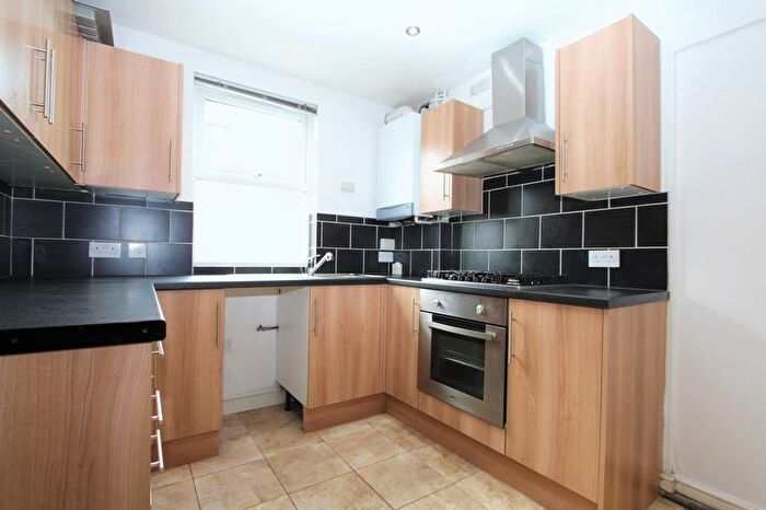 1 Bedroom Flat To Rent In Large Bedroom Flat With Study, Kettering, NN15