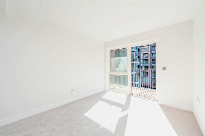 1 Bedroom Flat To Rent In Lockside House, Chelsea Creek, Fulham, SW6
