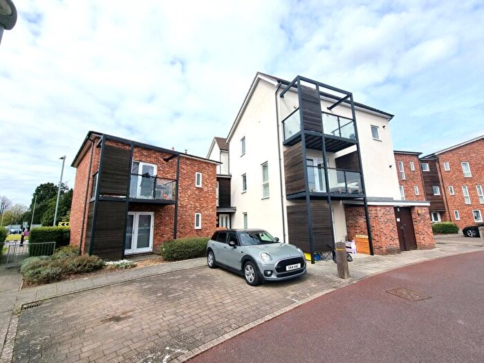 2 Bedroom Flat For Sale In Hampden Crescent, Bracknell, Berkshire, RG12