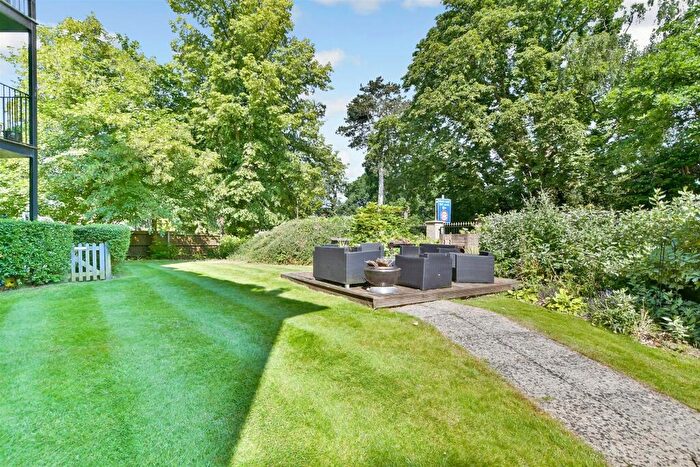 2 Bedroom Apartment For Sale In Westhall Road, Warlingham, Surrey, CR6