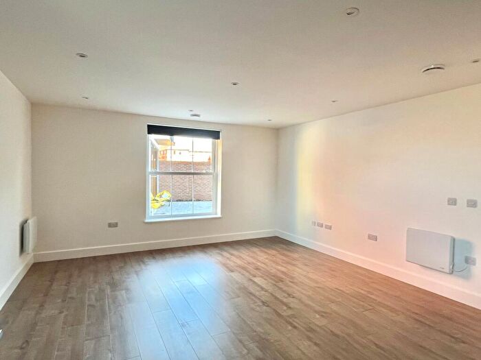 3 Bedroom Flat To Rent In Southampton Street, RG1