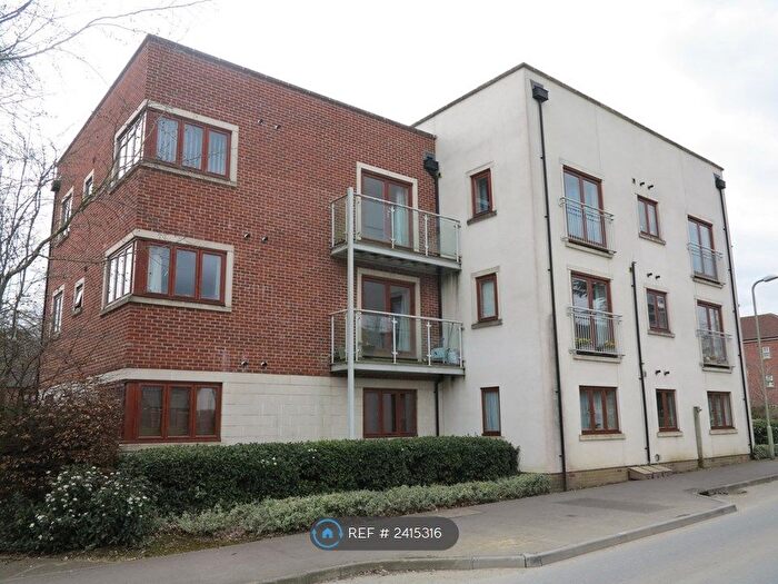 2 Bedroom Flat To Rent In Hines Court, Basingstoke, RG24