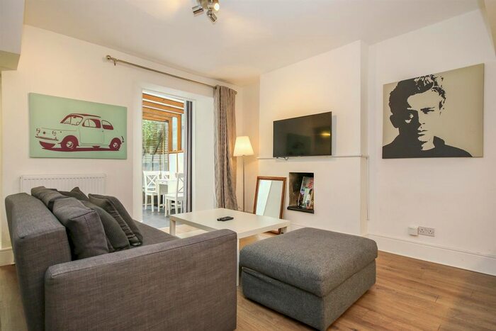 2 Bedroom Flat To Rent In Mountgrove Road, London, N5