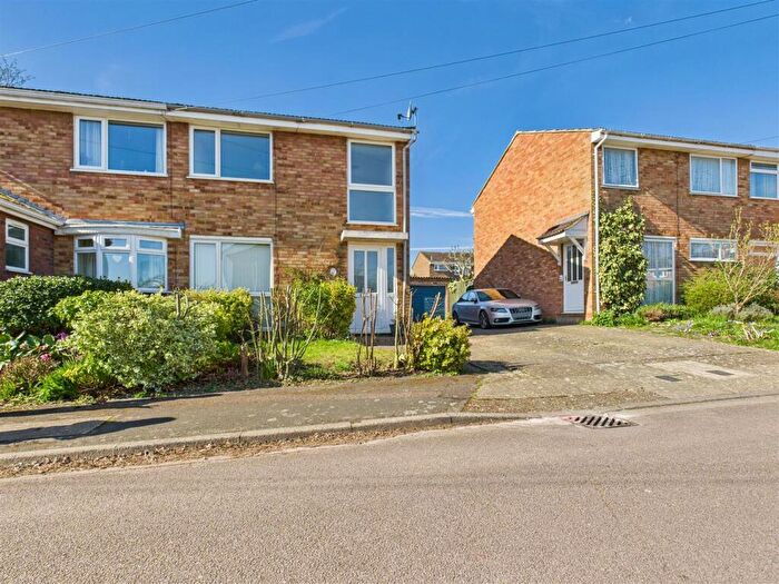 3 Bedroom House To Rent In Holdbrook, Hitchin, Hertfordshire, SG4
