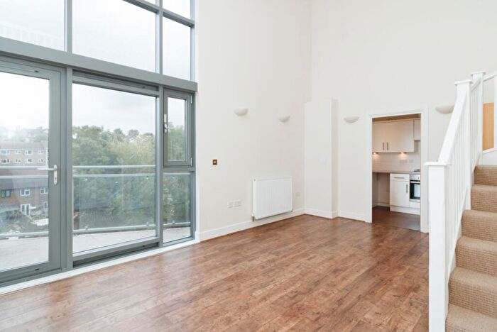 2 Bedroom Apartment To Rent In Wallis Place, Maidstone, ME16