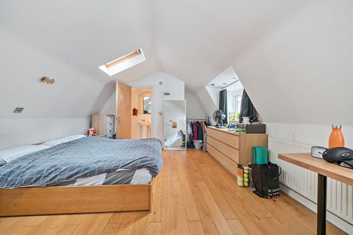 2 Bedroom Terraced House To Rent In Chiswick High Road, Gunnersbury, London, W4
