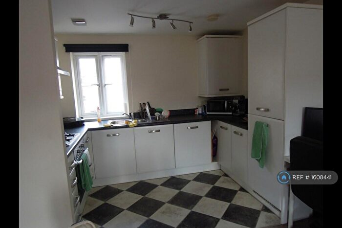 1 Bedroom Flat To Rent In The Square, Essex, IG10