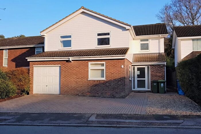 6 Bedroom Detached House For Sale In Sarum, Bracknell, RG12