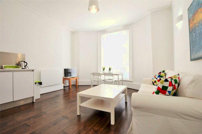 2 Bedroom Apartment To Rent In Kings Road, Reading, Berkshire, RG1