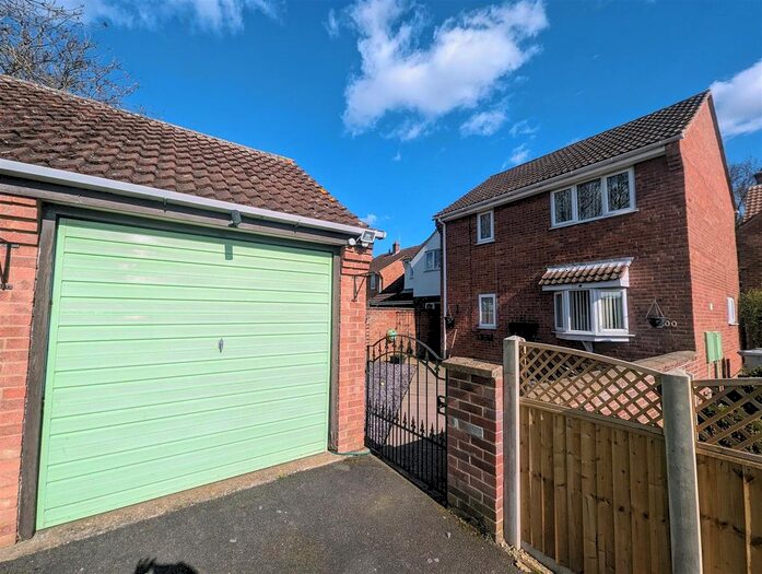 3 Bedroom Detached House For Sale In Middleton Road, Newark, NG24