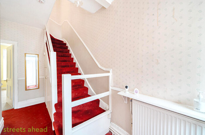 3 Bedroom Terraced House For Sale In Lyndhurst Road, Thornton Heath, CR7