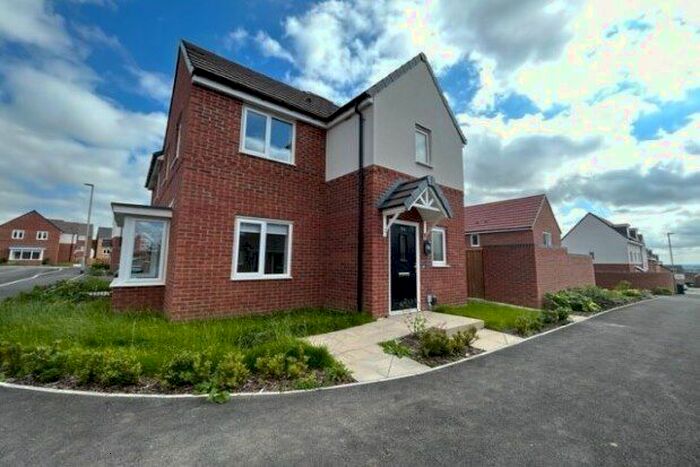 3 Bedroom Detached House To Rent In Horwood Drive, Nottingham, NG4