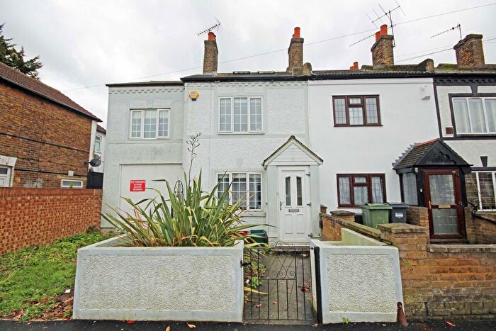 5 Bedroom Terraced House To Rent In Albion Road, Hounslow, TW3