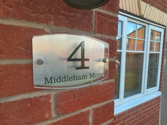 3 Bedroom Semi-Detached House To Rent In Middleham Moor, Leeds, West Yorkshire, LS10