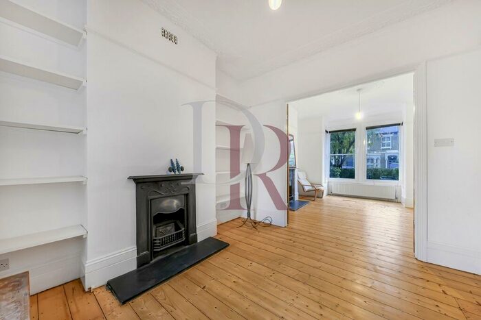 3 Bedroom House To Rent In Highbury Hill, Highbury, N5