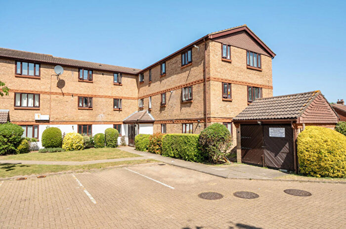 2 Bedroom Apartment For Sale In Burnham Gardens, Croydon, CR0