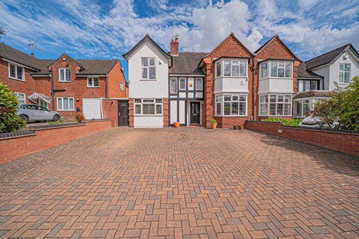 5 Bedroom Semi-Detached House For Sale In Warwick Road, Solihull, B91
