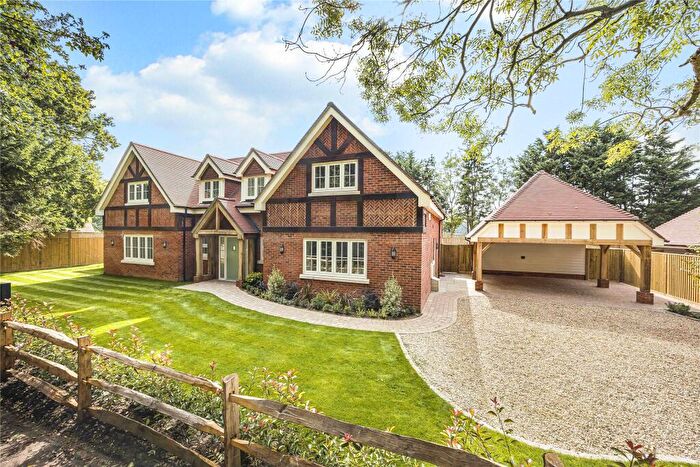 5 Bedroom Detached House For Sale In Browninghill Green, Baughurst, Tadley, Hampshire, RG26