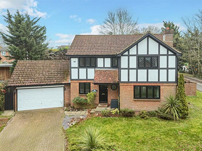 4 Bedroom Detached House To Rent In Grey Alders, Banstead, SM7