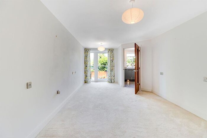 1 Bedroom Flat For Sale In Manor Park Road, Chislehurst, BR7
