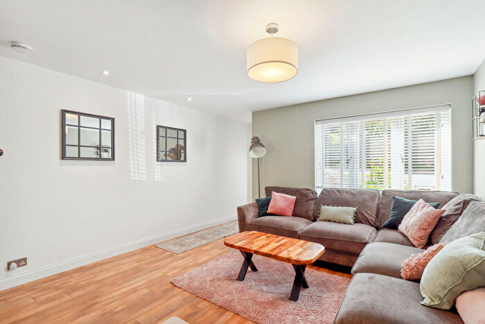4 Bedroom Detached House For Sale In Glyders, South Benfleet, SS7