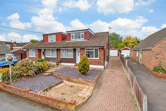4 Bedroom Chalet For Sale In Ash Road, Hawley, Kent, DA2