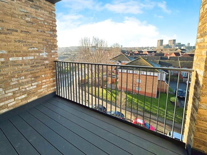1 Bedroom Flat To Rent In Pier Way London, SE28