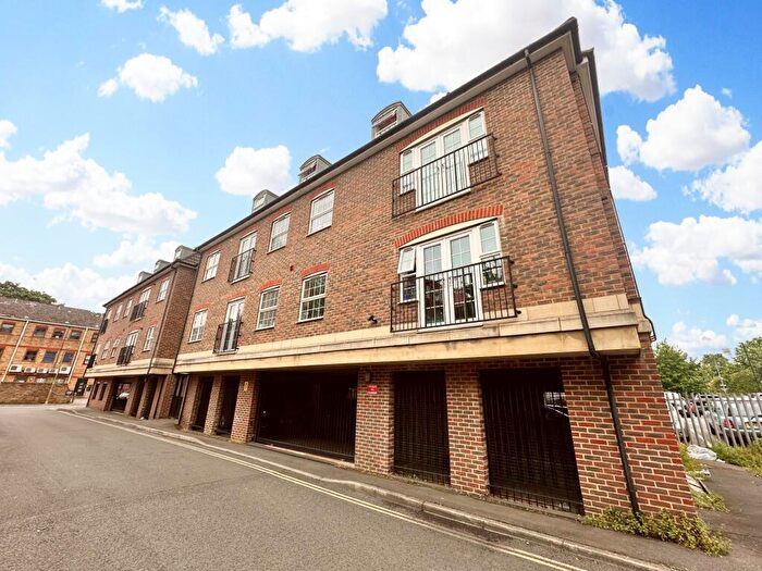 2 Bedroom Flat To Rent In Sebastopol Road, Aldershot, GU11