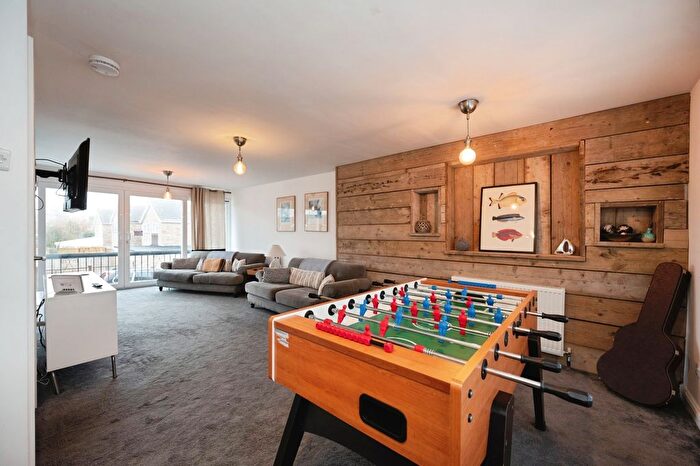 5 Bedroom End Terrace House For Sale In Sidlesham Close, Hayling Island, Hampshire, PO11