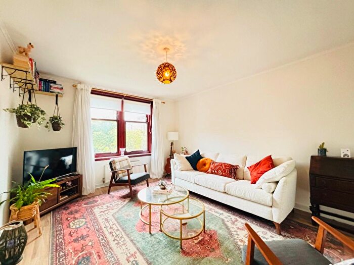 3 Bedroom Flat To Rent In Orchy Street, Cathcart, Glasgow, G44