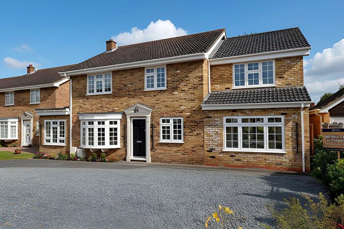 5 Bedroom Detached House For Sale In Roseacre Close, Emerson Park, RM11