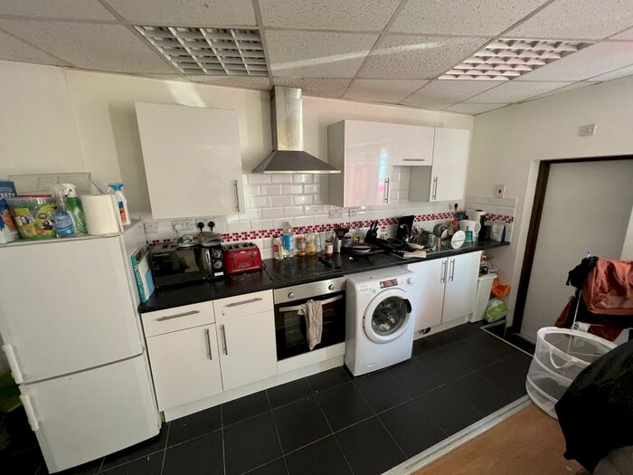 2 Bedroom Flat To Rent In Tennyson Road, SO17