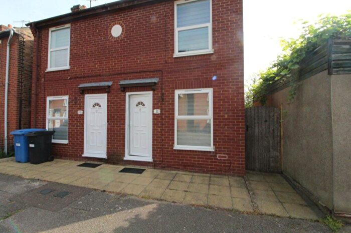 2 Bedroom Flat To Rent In Shelley Street, Ipswich, IP2