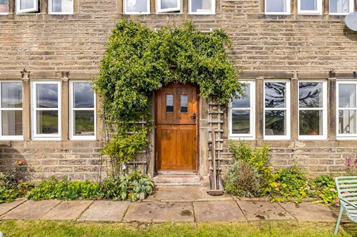 3 Bedroom Terraced House For Sale In Flush House Lane, Holmbridge, Holmfirth, HD9