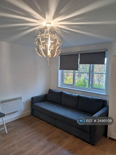 1 Bedroom Flat To Rent In Stevenson Court, London, SE6