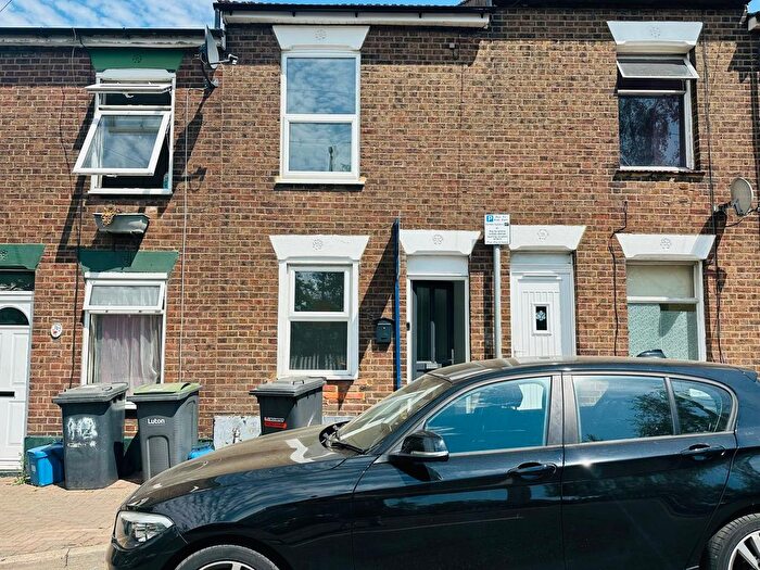 3 Bedroom Terraced House To Rent In Cobden Street, Luton, LU2