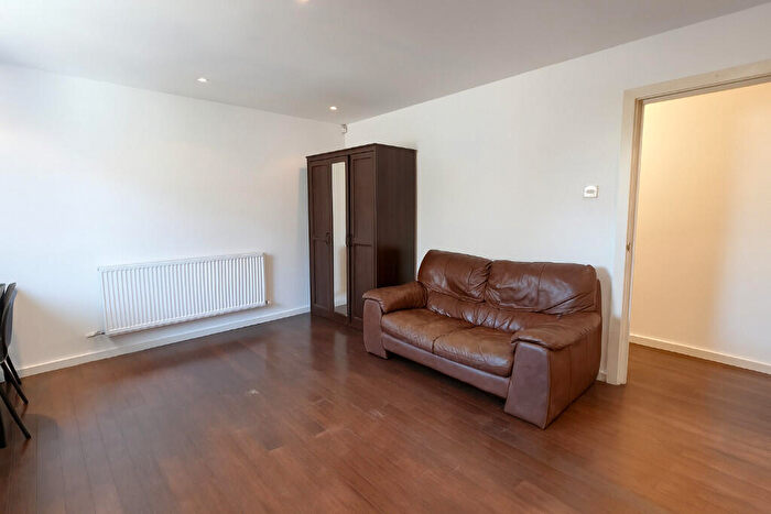 1 Bedroom Apartment To Rent In Temple Street, London, E2