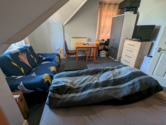 Studio To Rent In New Road, Reading, RG1