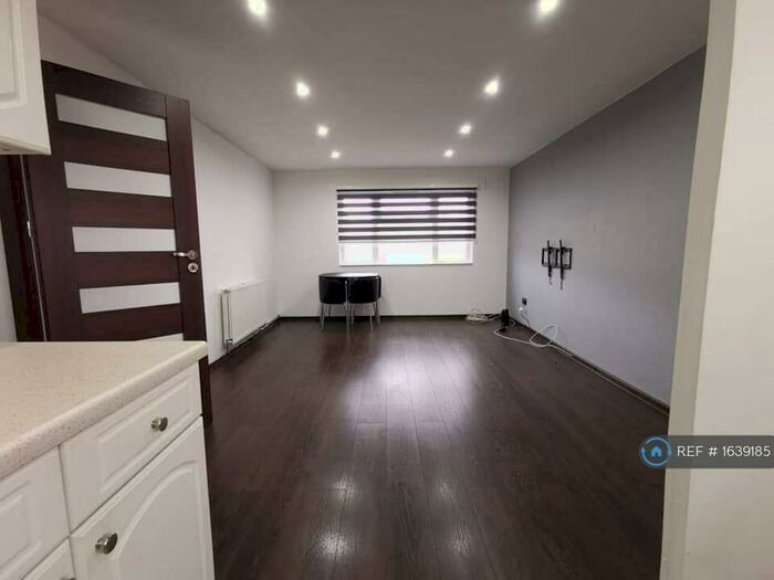 2 Bedroom Maisonette To Rent In Randalls Croft Road, Wilton, Salisbury, SP2