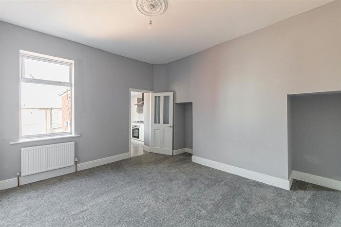 3 Bedroom Flat To Rent In Silkeys Lane, North Shields, Tyne And Wear, NE29