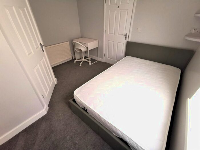 Studio To Rent In Wellington Street, Luton, Bedfordshire, LU1