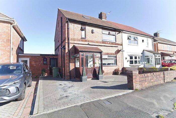 3 Bedroom Semi-Detached House For Sale In Pickering Grove, Hartlepool, TS25